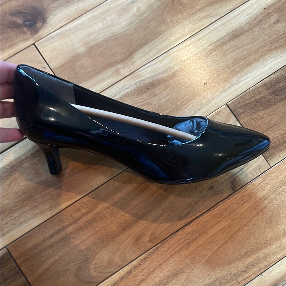 Rockport Black Kitten Heel Pumps Timeless Elegance